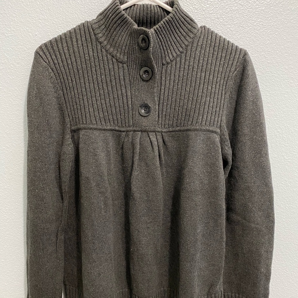 Soft gray cotton sweater/pullover with buttons